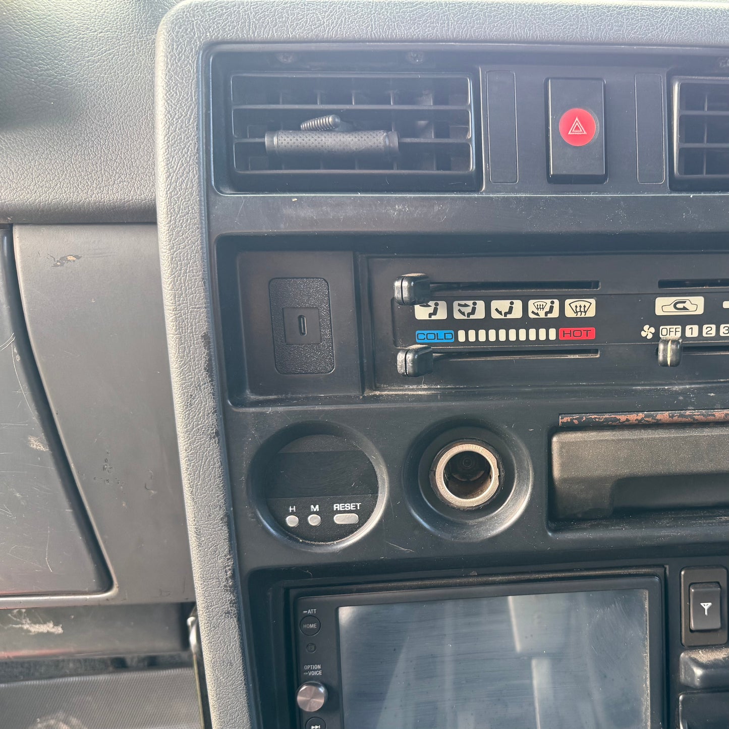 Patrol GQ/Pathfinder UHF/USB Pass Through