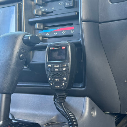 Toyota landcruiser 80 series UHF mount installed in car with GME handpiece mounted